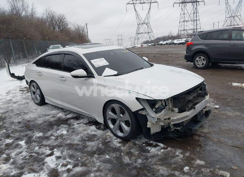 2018 Honda Accord TOURING 2.0T (VIN 1HGCV2F96JA002168) main photo