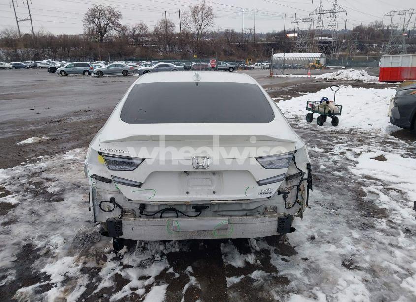 Photo 16 of 2018 Honda Accord TOURING 2.0T (VIN 1HGCV2F96JA002168)