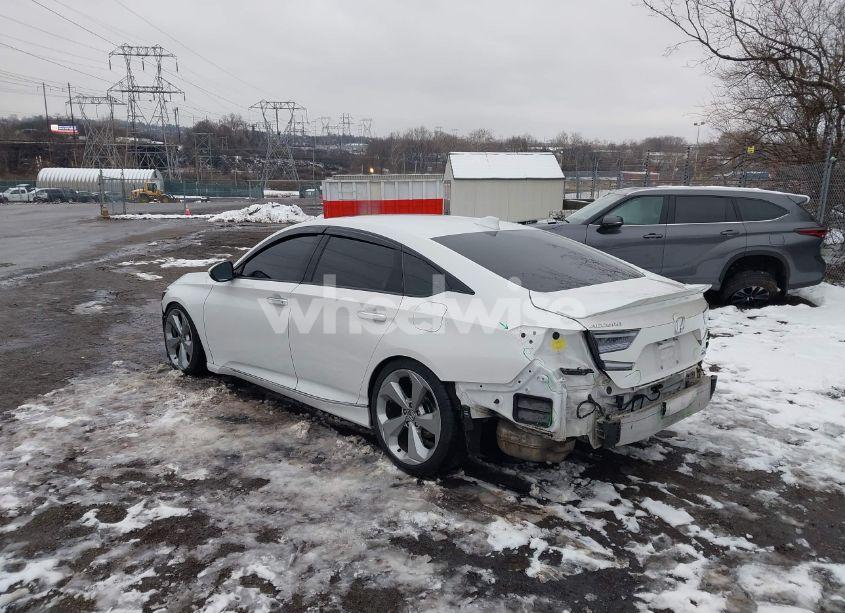 Photo 3 of 2018 Honda Accord TOURING 2.0T (VIN 1HGCV2F96JA002168)