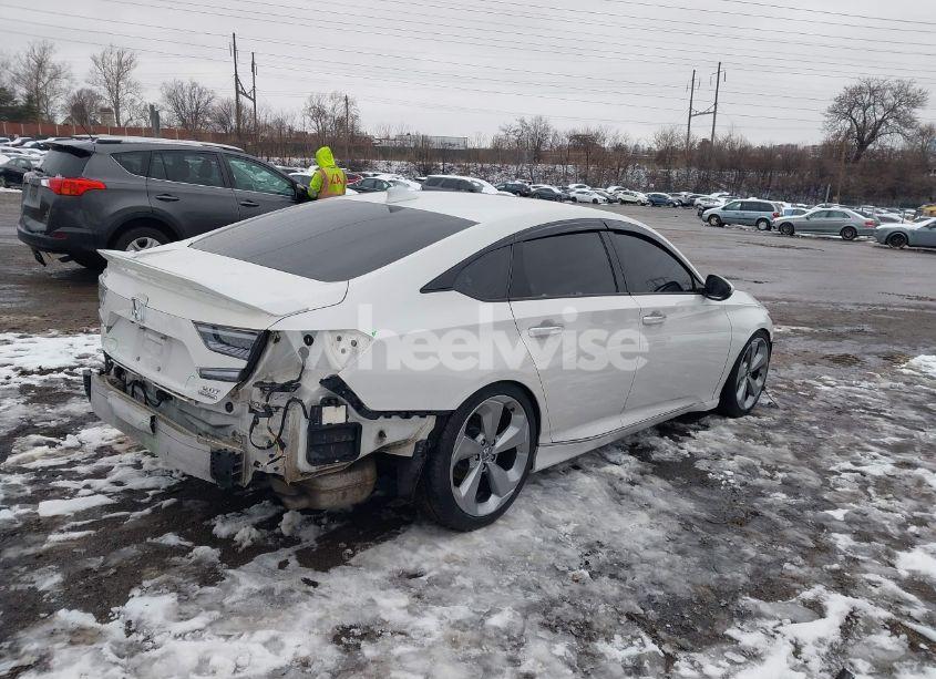 Photo 4 of 2018 Honda Accord TOURING 2.0T (VIN 1HGCV2F96JA002168)