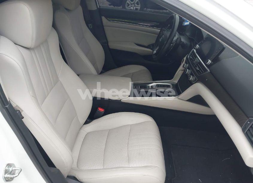 Photo 5 of 2018 Honda Accord TOURING 2.0T (VIN 1HGCV2F96JA002168)