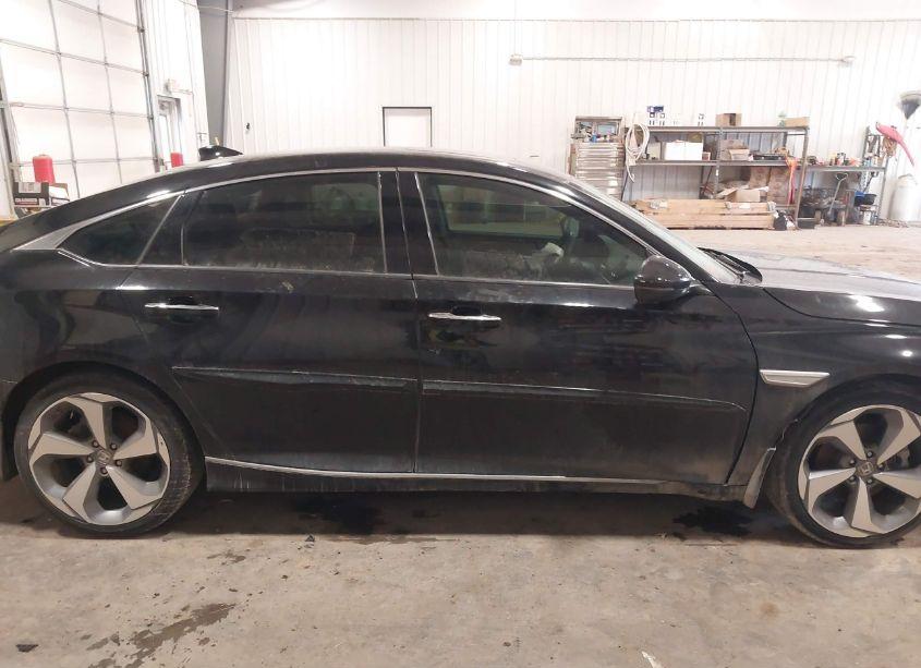 Photo 13 of 2018 Honda Accord TOURING 2.0T (VIN 1HGCV2F96JA012988)