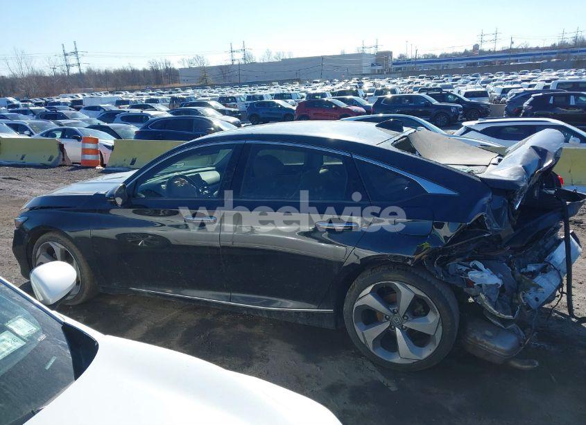 Photo 15 of 2018 Honda Accord TOURING 2.0T (VIN 1HGCV2F96JA029323)