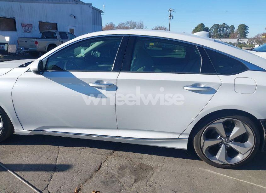 Photo 14 of 2020 Honda Accord TOURING (VIN 1HGCV2F96LA024724)