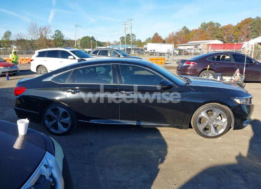 Photo 13 of 2018 Honda Accord TOURING 2.0T (VIN 1HGCV2F97JA016449)