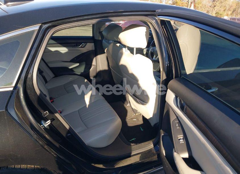 Photo 8 of 2018 Honda Accord TOURING 2.0T (VIN 1HGCV2F97JA016449)