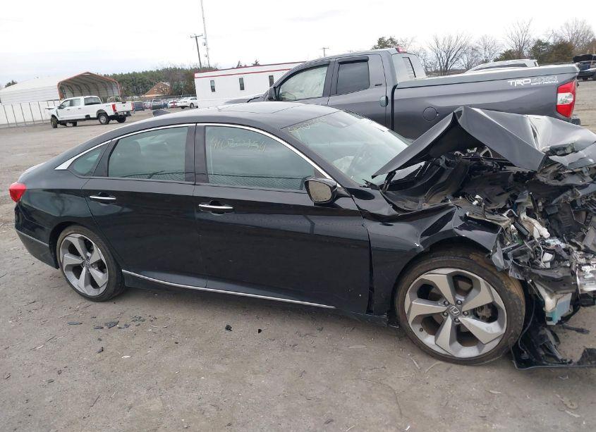 Photo 13 of 2018 Honda Accord TOURING 2.0T (VIN 1HGCV2F97JA028004)