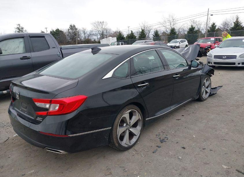 Photo 4 of 2018 Honda Accord TOURING 2.0T (VIN 1HGCV2F97JA028004)