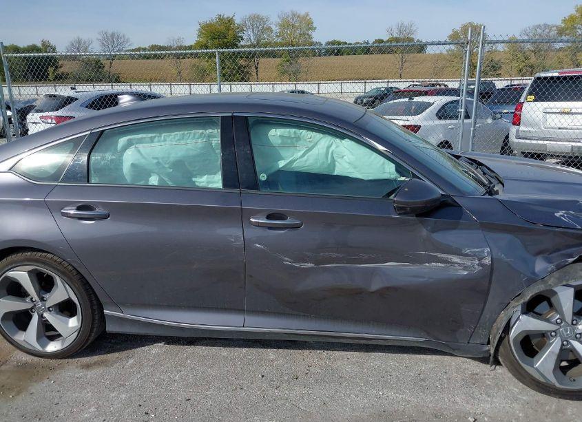 Photo 13 of 2018 Honda Accord TOURING 2.0T (VIN 1HGCV2F97JA051153)