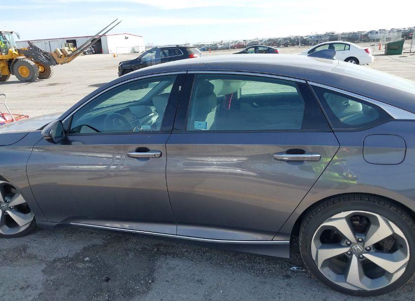 Photo 14 of 2018 Honda Accord TOURING 2.0T (VIN 1HGCV2F97JA051153)