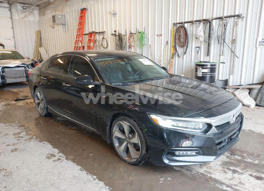 2018 Honda Accord TOURING 2.0T (VIN 1HGCV2F98JA008439) main photo