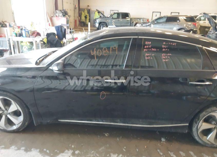 Photo 14 of 2018 Honda Accord TOURING 2.0T (VIN 1HGCV2F98JA008439)