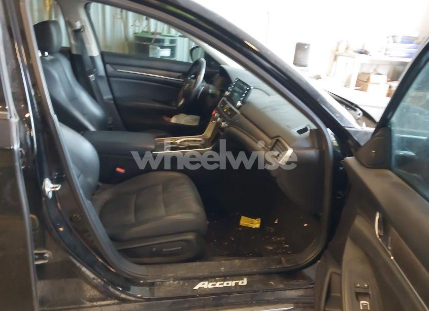 Photo 5 of 2018 Honda Accord TOURING 2.0T (VIN 1HGCV2F98JA008439)