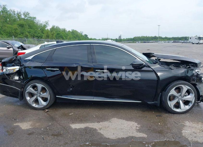 Photo 14 of 2018 Honda Accord TOURING 2.0T (VIN 1HGCV2F98JA010935)