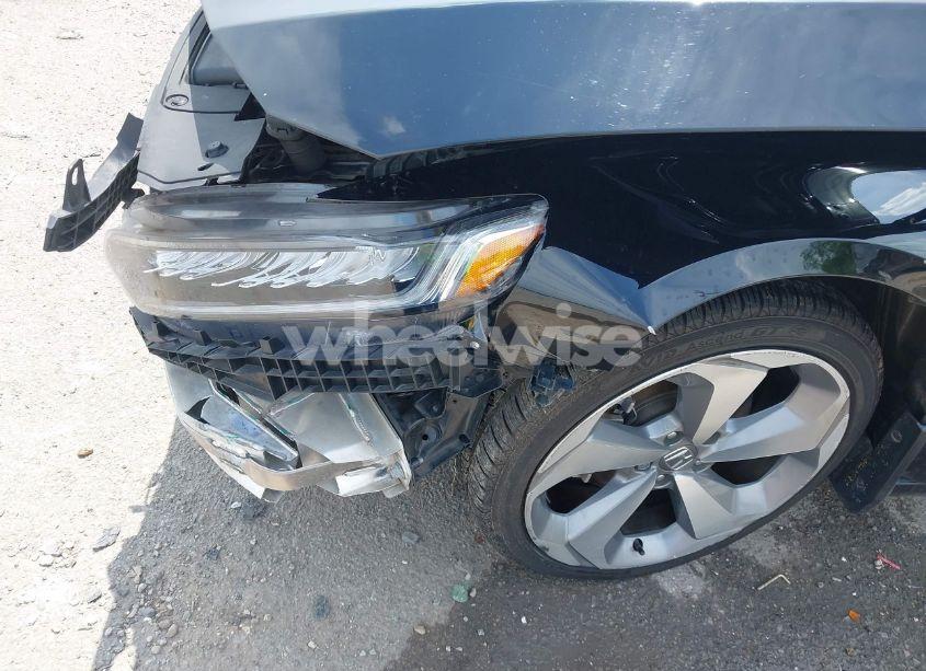 Photo 18 of 2018 Honda Accord TOURING 2.0T (VIN 1HGCV2F98JA010935)