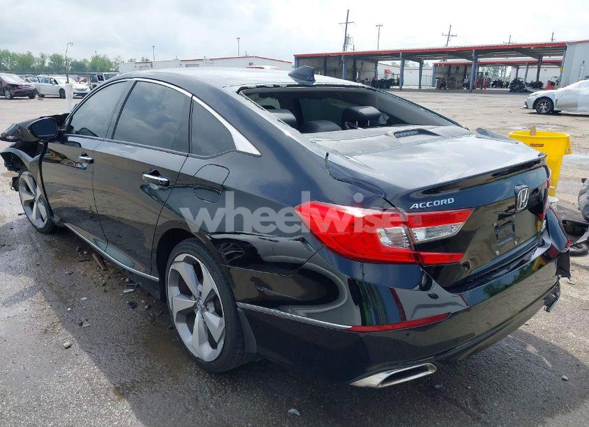 Photo 3 of 2018 Honda Accord TOURING 2.0T (VIN 1HGCV2F98JA010935)