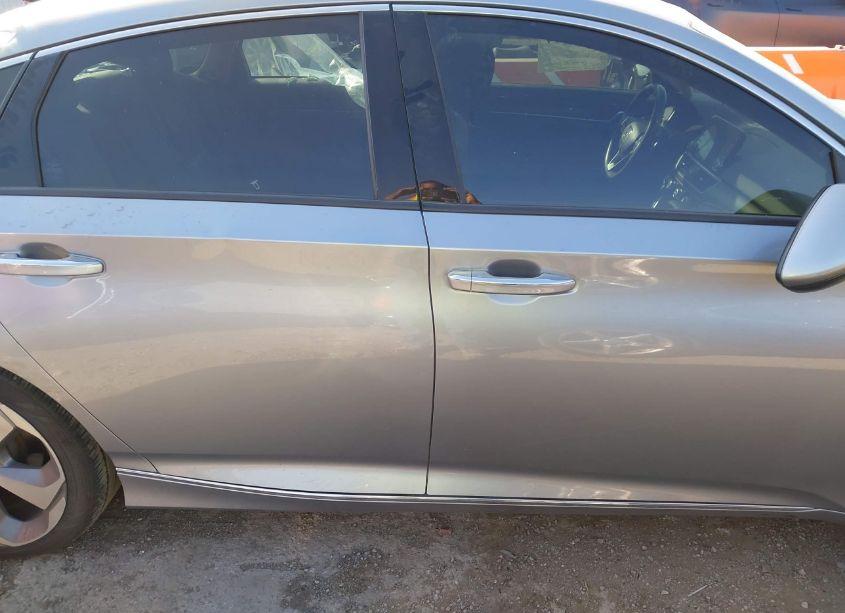 Photo 13 of 2019 Honda Accord TOURING 2.0T (VIN 1HGCV2F98KA006417)