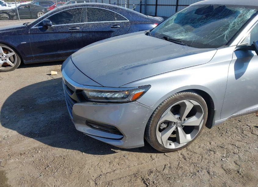 Photo 2 of 2019 Honda Accord TOURING 2.0T (VIN 1HGCV2F98KA006417)