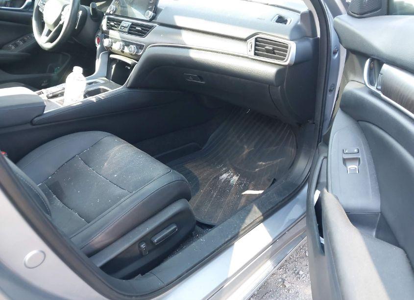 Photo 5 of 2019 Honda Accord TOURING 2.0T (VIN 1HGCV2F98KA006417)