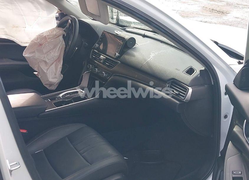 Photo 5 of 2022 Honda Accord TOURING (VIN 1HGCV2F98NA007524)