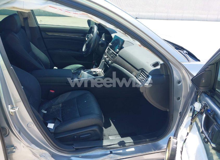 Photo 5 of 2019 Honda Accord TOURING 2.0T (VIN 1HGCV2F99KA002506)