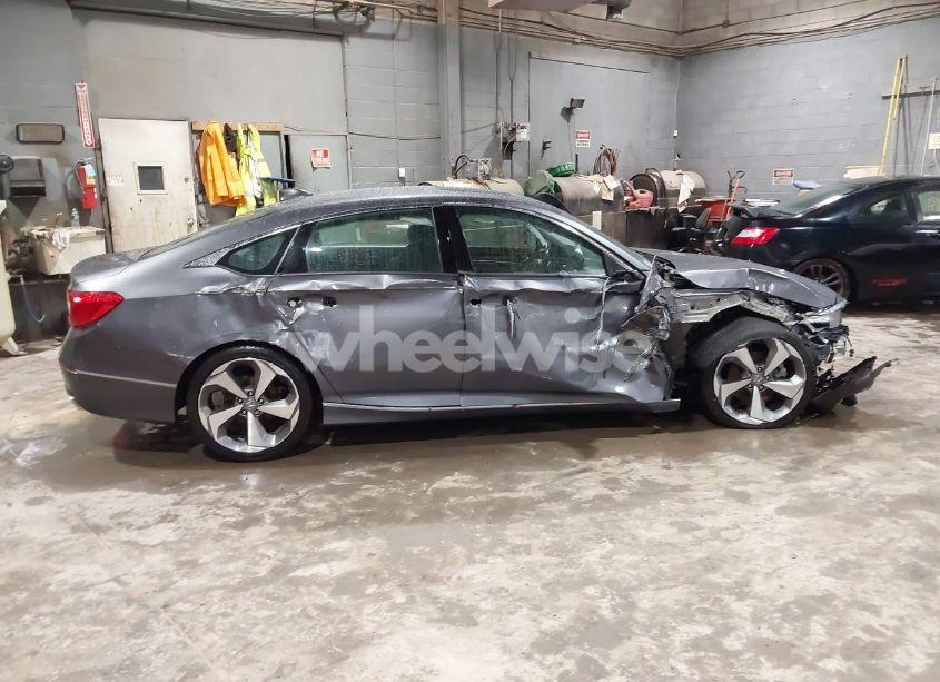 Photo 13 of 2019 Honda Accord TOURING (VIN 1HGCV2F99KA031634)