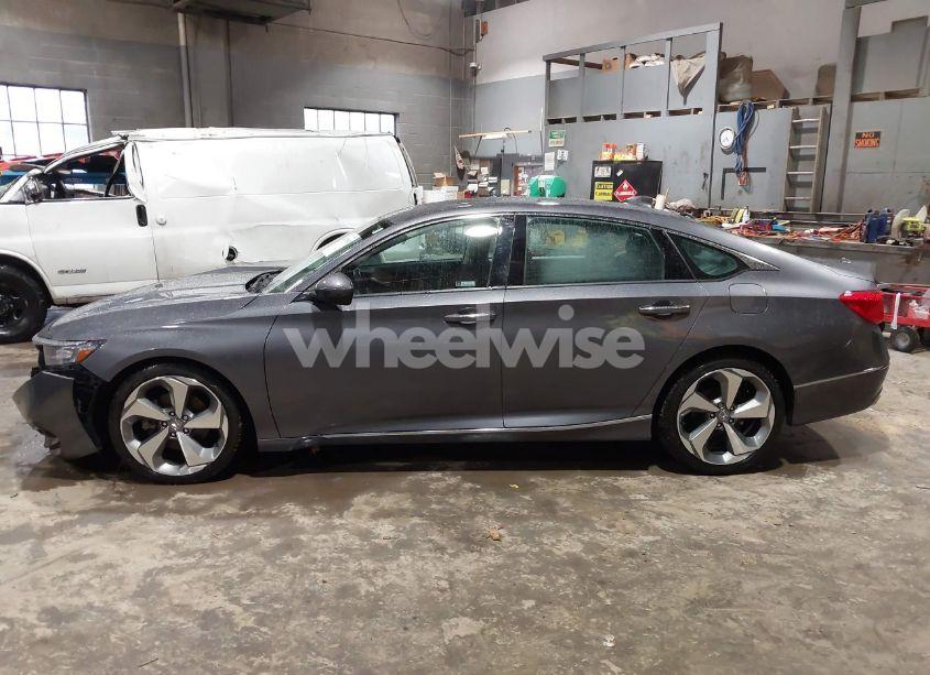 Photo 14 of 2019 Honda Accord TOURING (VIN 1HGCV2F99KA031634)