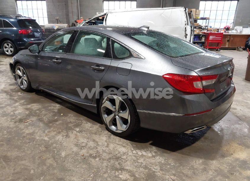 Photo 3 of 2019 Honda Accord TOURING (VIN 1HGCV2F99KA031634)
