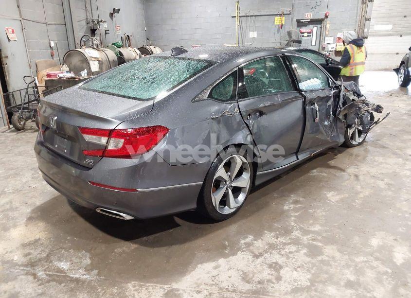 Photo 4 of 2019 Honda Accord TOURING (VIN 1HGCV2F99KA031634)
