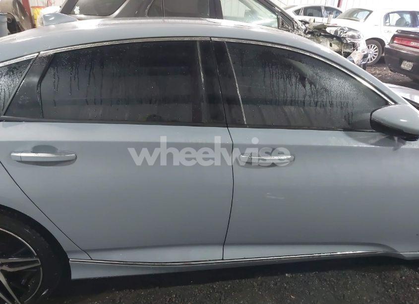 Photo 14 of 2022 Honda Accord TOURING (VIN 1HGCV2F99NA005569)