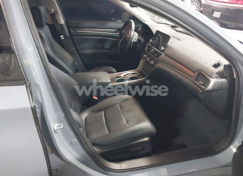 Photo 5 of 2022 Honda Accord TOURING (VIN 1HGCV2F99NA005569)