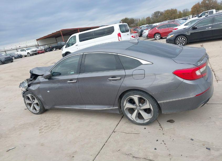 Photo 15 of 2018 Honda Accord TOURING 2.0T (VIN 1HGCV2F9XJA040776)