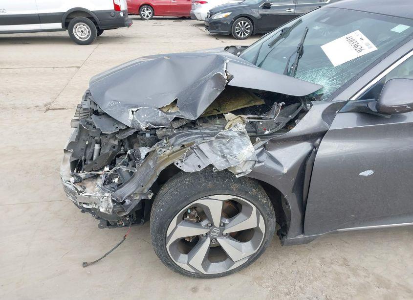 Photo 20 of 2018 Honda Accord TOURING 2.0T (VIN 1HGCV2F9XJA040776)