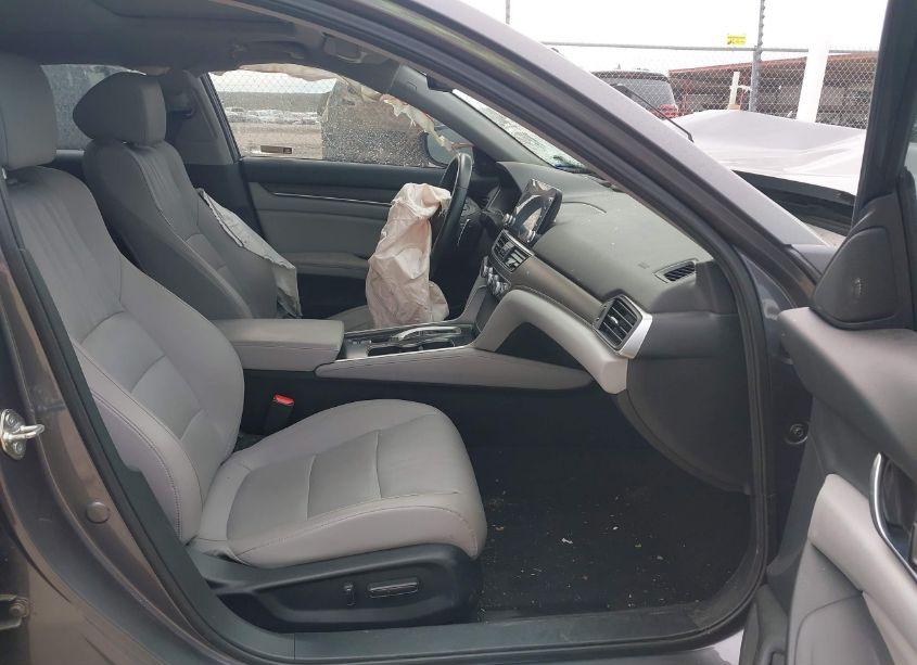 Photo 5 of 2018 Honda Accord TOURING 2.0T (VIN 1HGCV2F9XJA040776)