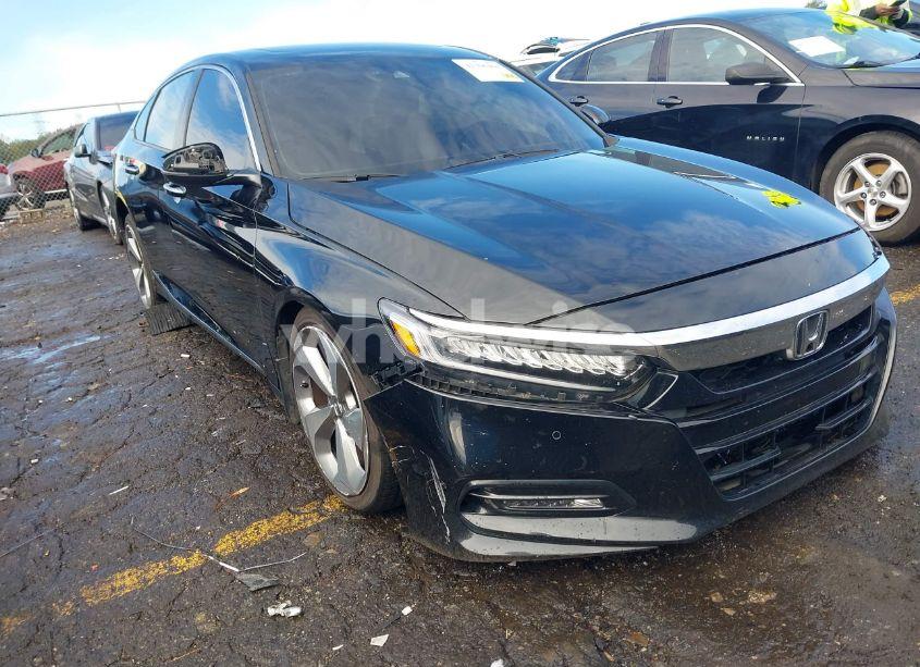 2018 Honda Accord TOURING 2.0T (VIN 1HGCV2F9XJA048067) main photo