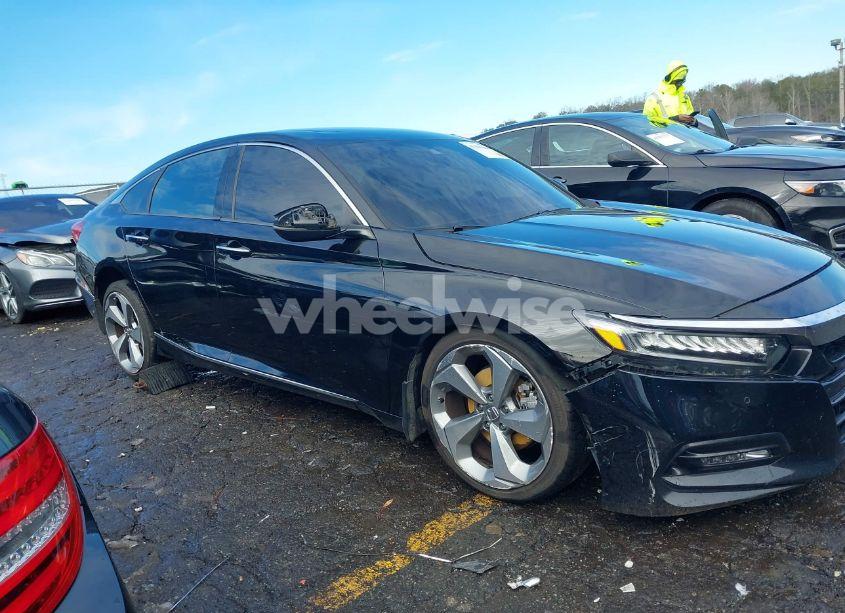 Photo 13 of 2018 Honda Accord TOURING 2.0T (VIN 1HGCV2F9XJA048067)