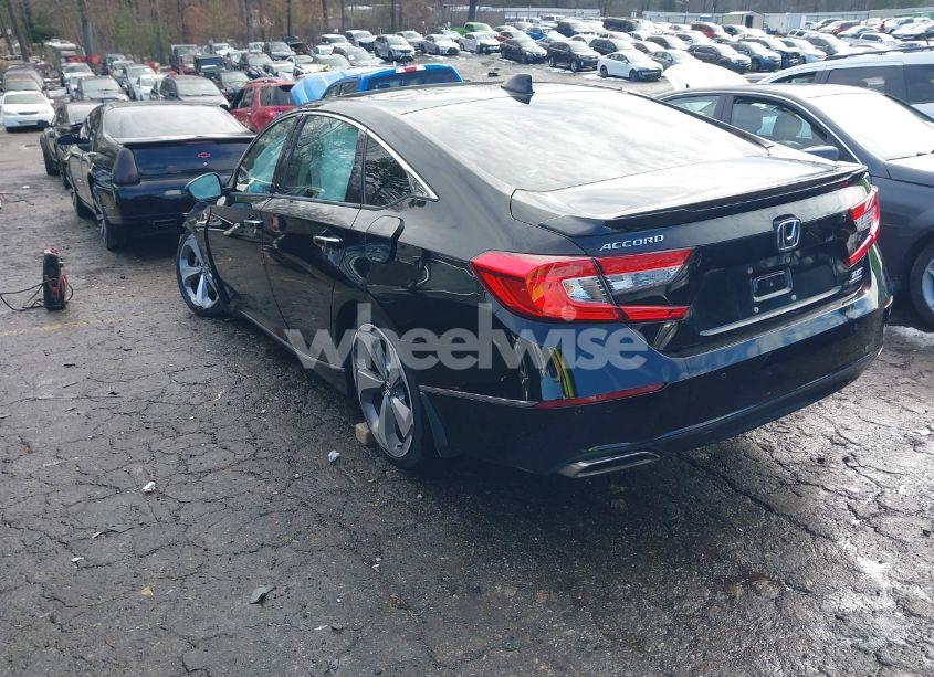Photo 3 of 2018 Honda Accord TOURING 2.0T (VIN 1HGCV2F9XJA048067)
