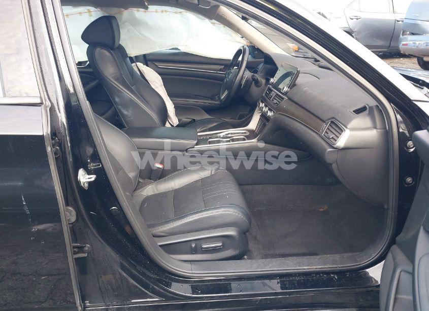 Photo 5 of 2018 Honda Accord TOURING 2.0T (VIN 1HGCV2F9XJA048067)