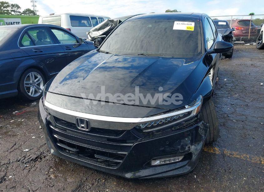 Photo 6 of 2018 Honda Accord TOURING 2.0T (VIN 1HGCV2F9XJA048067)