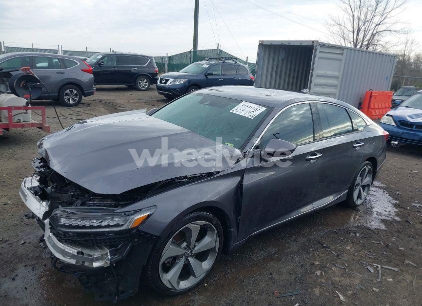 Photo 2 of 2019 Honda Accord TOURING 2.0T (VIN 1HGCV2F9XKA018665)