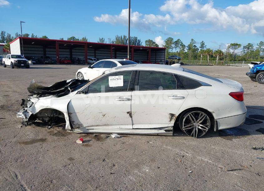 Photo 14 of 2022 Honda Accord TOURING (VIN 1HGCV2F9XNA007525)