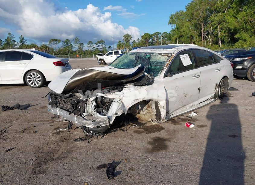 Photo 2 of 2022 Honda Accord TOURING (VIN 1HGCV2F9XNA007525)