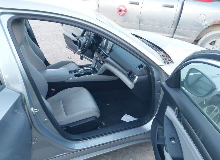 Photo 5 of 2018 Honda Accord HYBRID (VIN 1HGCV3F12JA002457)