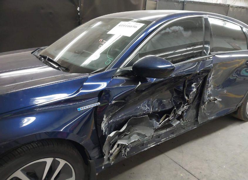 Photo 6 of 2019 Honda Accord HYBRID (VIN 1HGCV3F12KA011659)