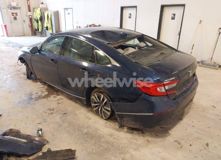 Photo 3 of 2018 Honda Accord HYBRID EX (VIN 1HGCV3F49JA008640)