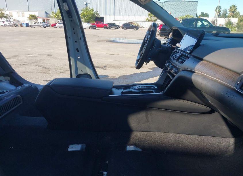 Photo 5 of 2022 Honda Accord HYBRID TOURING (VIN 1HGCV3F9XNA031569)