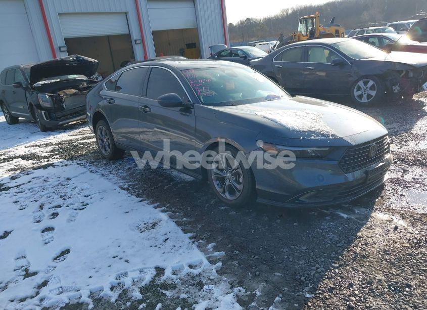 2024 Honda Accord EX (VIN 1HGCY1F32RA001611) main photo