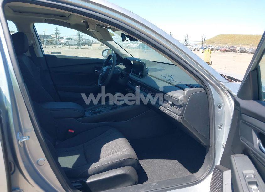 Photo 5 of 2024 Honda Accord EX (VIN 1HGCY1F37RA036581)