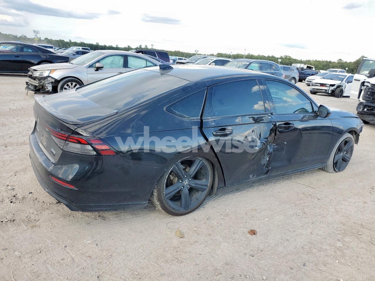 Photo 3 of 2024 HONDA ACCORD HYBRID SPORT-L N/A (VIN 1HGCY2F71RA053370)