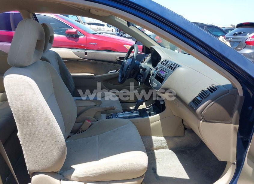 Photo 5 of 2003 Honda Civic LX (VIN 1HGEM22543L051827)